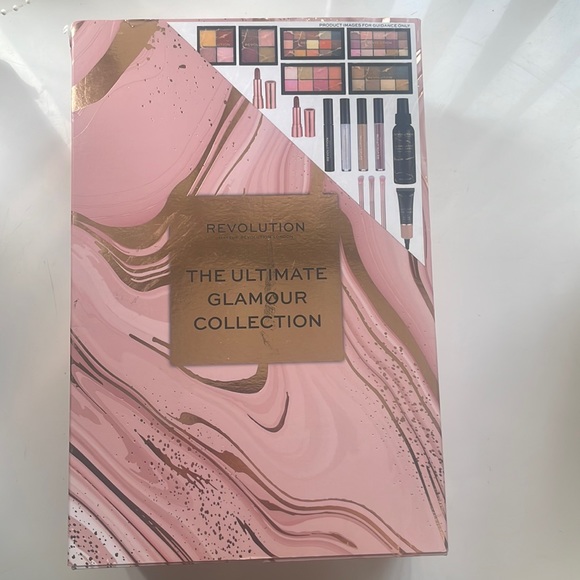 Makeup Revolution Other - Revolution Gift set